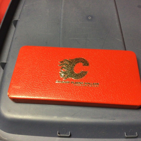 CALGARY FLAMES 1982 coin set - Picture 4 of 4